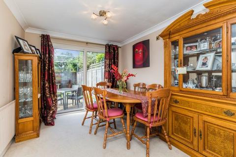 13 Beech Road, Horsham, RH12 4NR