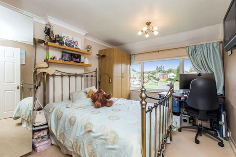 13 Beech Road, Horsham, RH12 4NR