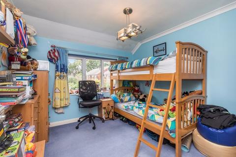 13 Beech Road, Horsham, RH12 4NR