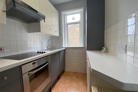 3 bedroom flat to rent, Revelstoke Road, SW18 5PD