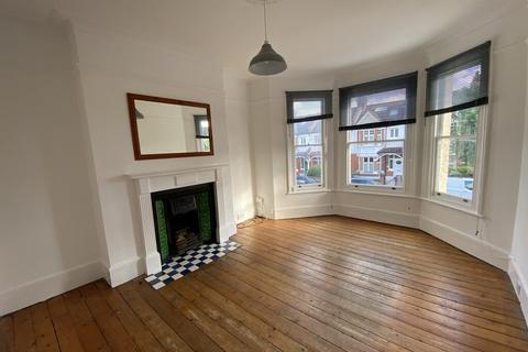 3 bedroom flat to rent, Revelstoke Road, SW18 5PD