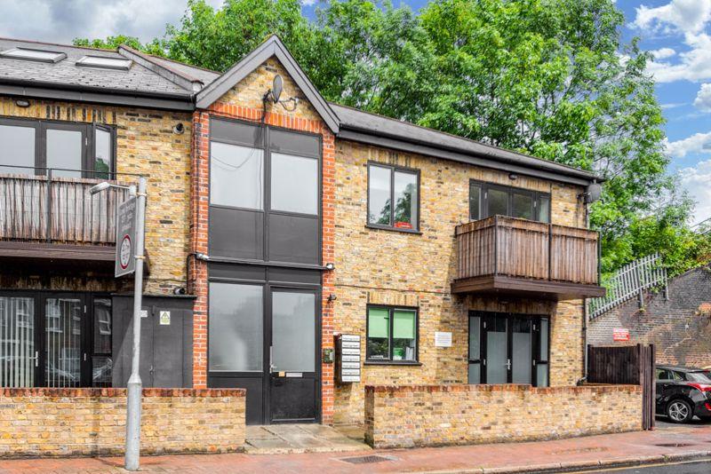 Eardley Road, Streatham 2 bed apartment to rent £1,700 pcm (£392 pw)