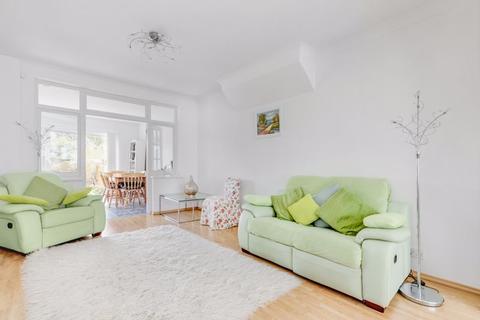 10 Tritton Avenue, Croydon, CR0 4SS