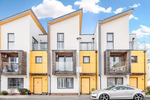 20 Cairns Place, London, SW16 5FS