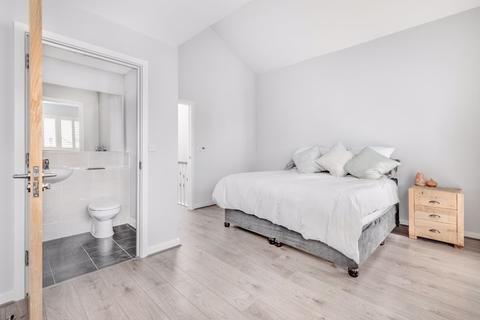20 Cairns Place, London, SW16 5FS