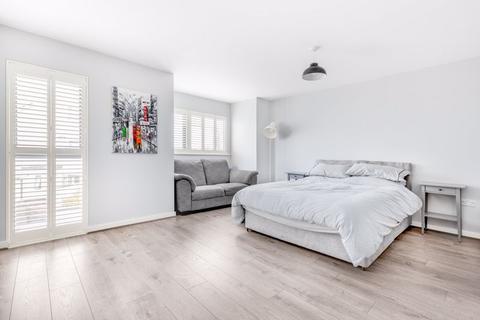 20 Cairns Place, London, SW16 5FS