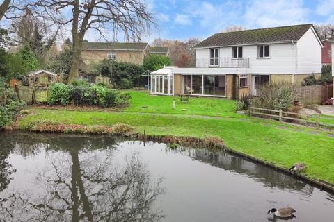 29 Farm Drive, Croydon, CR0 8HX