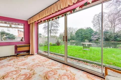 29 Farm Drive, Croydon, CR0 8HX