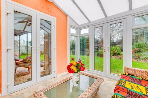 29 Farm Drive, Croydon, CR0 8HX