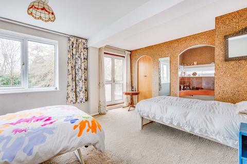 29 Farm Drive, Croydon, CR0 8HX