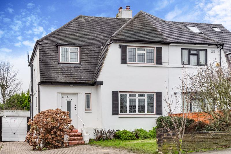 Newbury Gardens, Stoneleigh 3 bed semidetached house to rent £2,500