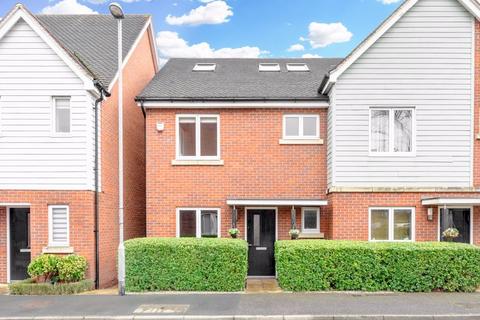 5 Redwood Drive, Epsom, KT19 8FL