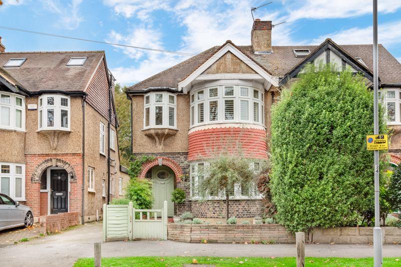 Alexandra Drive, Surbiton, KT5 3 bed semidetached house £2,400 pcm