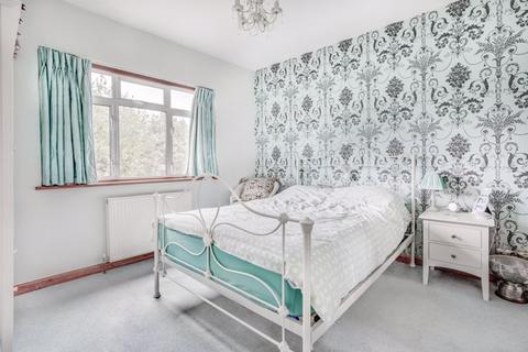 19 Ruston Avenue, Surbiton, KT5 9HW