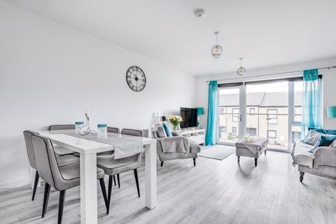 120 Ferndale Crescent, Carshalton, SM5 2FN