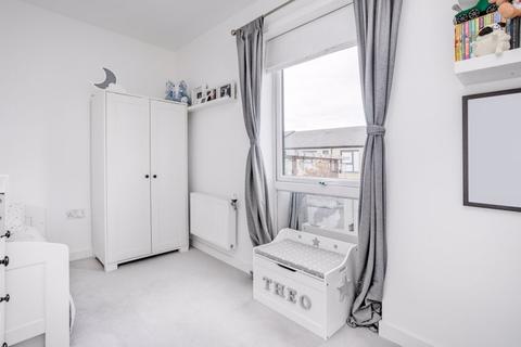 120 Ferndale Crescent, Carshalton, SM5 2FN