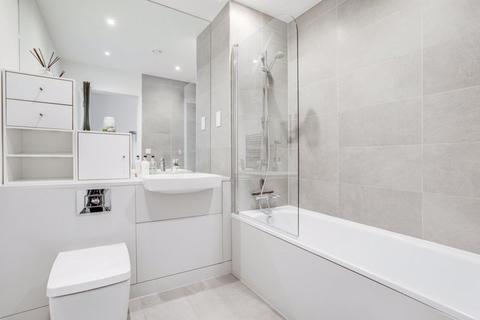 120 Ferndale Crescent, Carshalton, SM5 2FN
