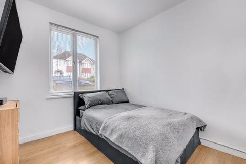 37 Cressingham Grove, Sutton, SM1 4EN