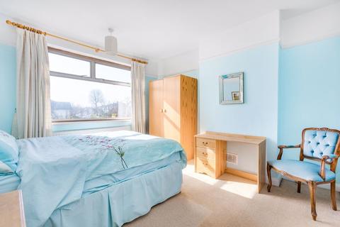 4 Elm Close, Surbiton, KT5 9NA