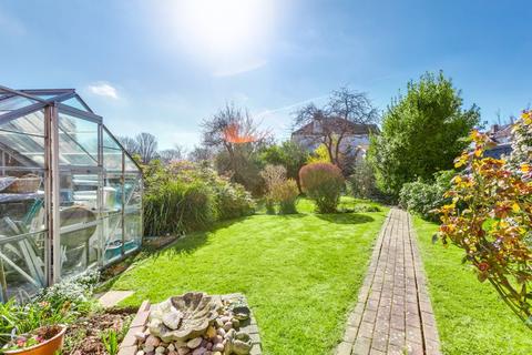 4 Elm Close, Surbiton, KT5 9NA