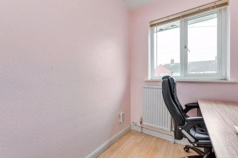 48 Caverleigh Way, Worcester Park, KT4 8DG