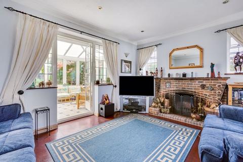 7 Daymerslea Ridge, Leatherhead, KT22 8TF