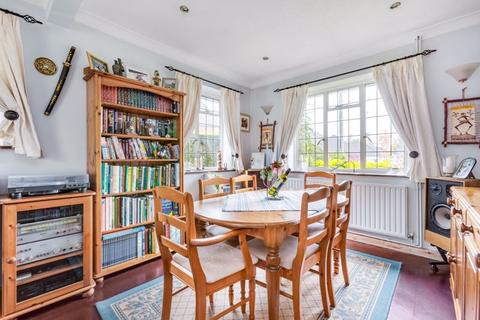 7 Daymerslea Ridge, Leatherhead, KT22 8TF