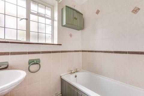 7 Daymerslea Ridge, Leatherhead, KT22 8TF
