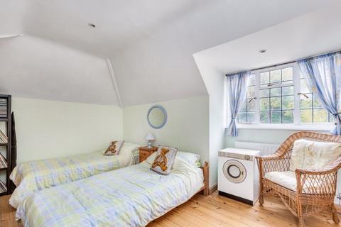 7 Daymerslea Ridge, Leatherhead, KT22 8TF