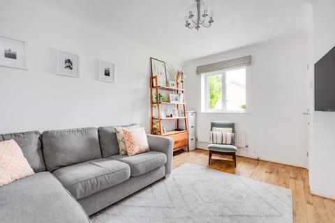 9 Golding Close, Chessington, KT9 2GG