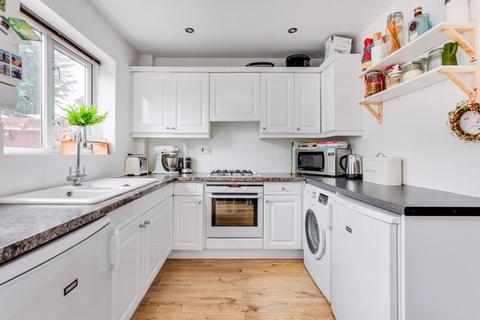 9 Golding Close, Chessington, KT9 2GG