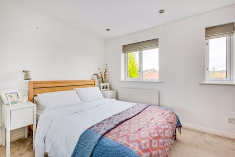 9 Golding Close, Chessington, KT9 2GG