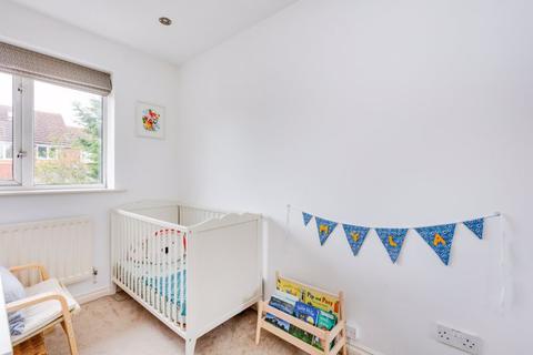 9 Golding Close, Chessington, KT9 2GG