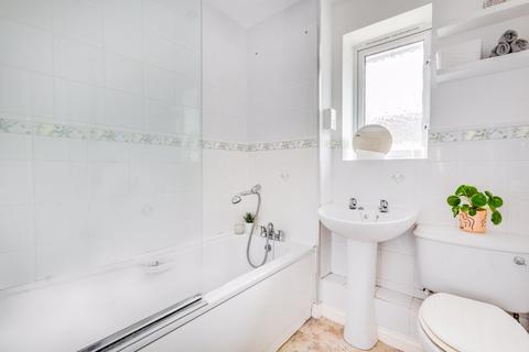 9 Golding Close, Chessington, KT9 2GG