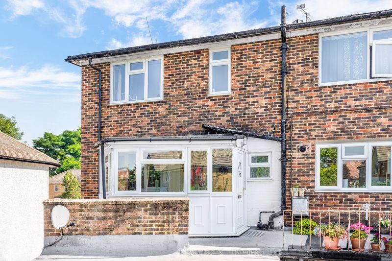 Green Street, SunburyOnThames 3 bed flat £300,000