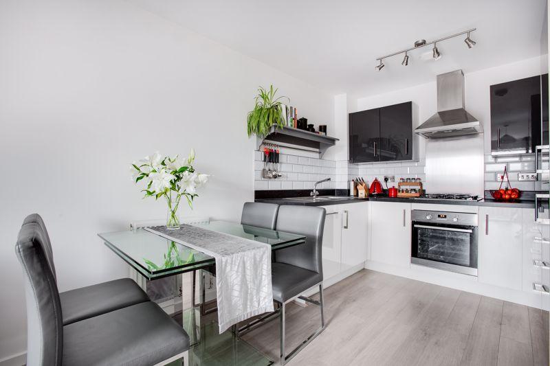 Scott House, Winter Close, Epsom 2 bed flat £330,000