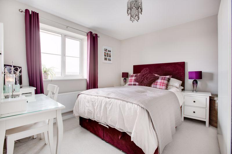 Scott House, Winter Close, Epsom 2 bed flat £330,000