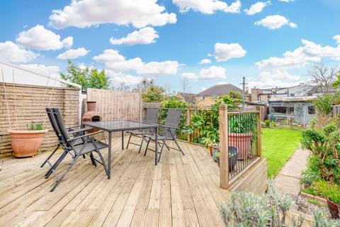 83 Caldbeck Avenue, Worcester Park, KT4 8BH