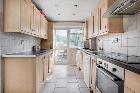 77 Levett Road, Leatherhead, KT22 7EQ