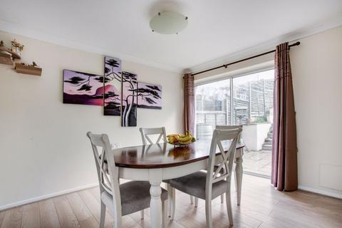 77 Levett Road, Leatherhead, KT22 7EQ