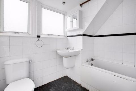 77 Levett Road, Leatherhead, KT22 7EQ