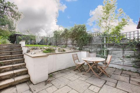 77 Levett Road, Leatherhead, KT22 7EQ
