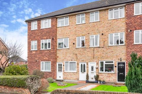 89 May Close, Chessington, KT9 2AP