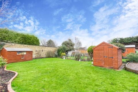 89 May Close, Chessington, KT9 2AP