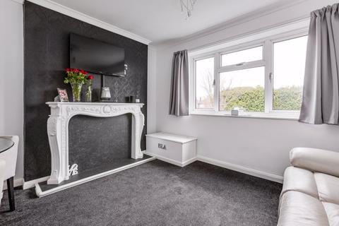 89 May Close, Chessington, KT9 2AP
