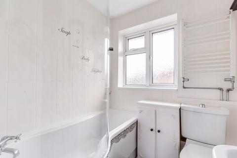 89 May Close, Chessington, KT9 2AP