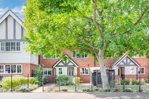 70 Cuddington Avenue, Worcester Park, KT4 7DB