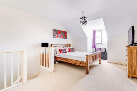 70 Cuddington Avenue, Worcester Park, KT4 7DB