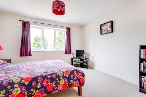 70 Cuddington Avenue, Worcester Park, KT4 7DB
