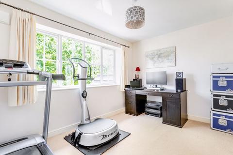 70 Cuddington Avenue, Worcester Park, KT4 7DB